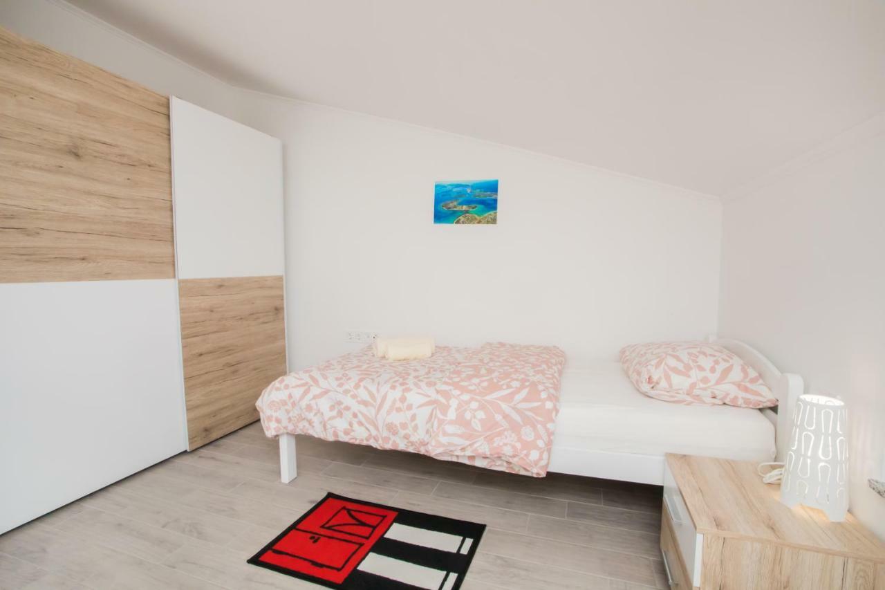 Apartments Tonka シベニク エクステリア 写真